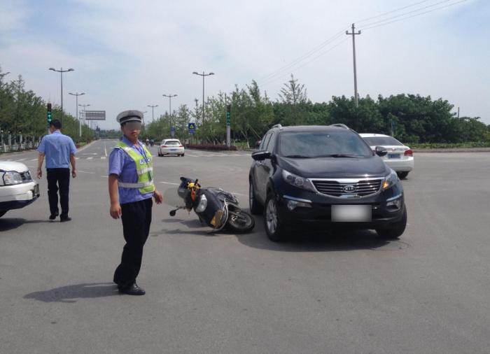 开车撞人后坚持走保险,开车撞人先报保险还是先垫钱医疗