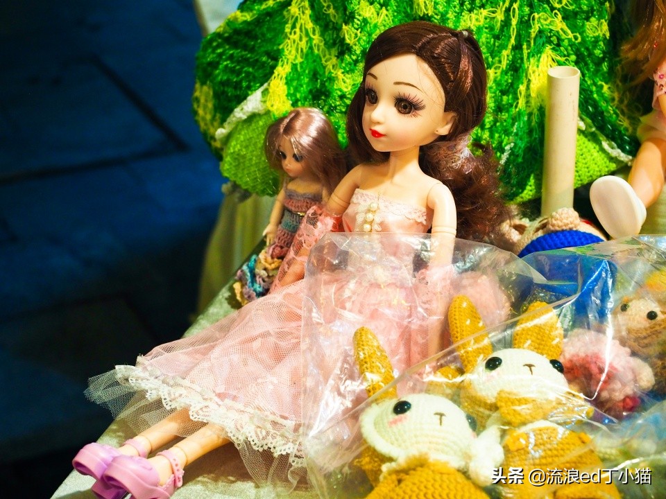 成都春熙路开黑集市,成都春熙路人山人海实拍