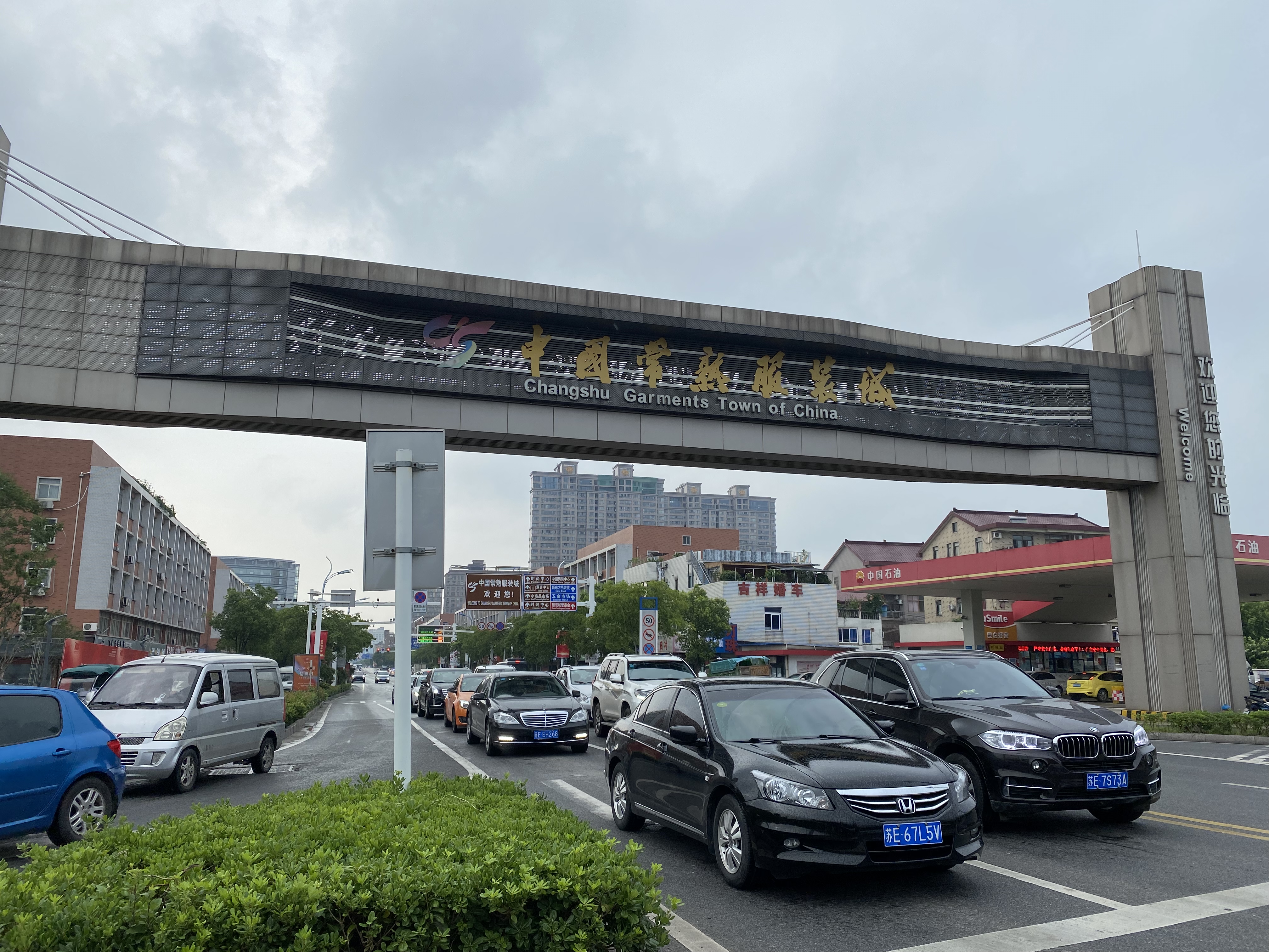 品牌尾货女装剪标清仓,剪标尾货正品女装秋冬