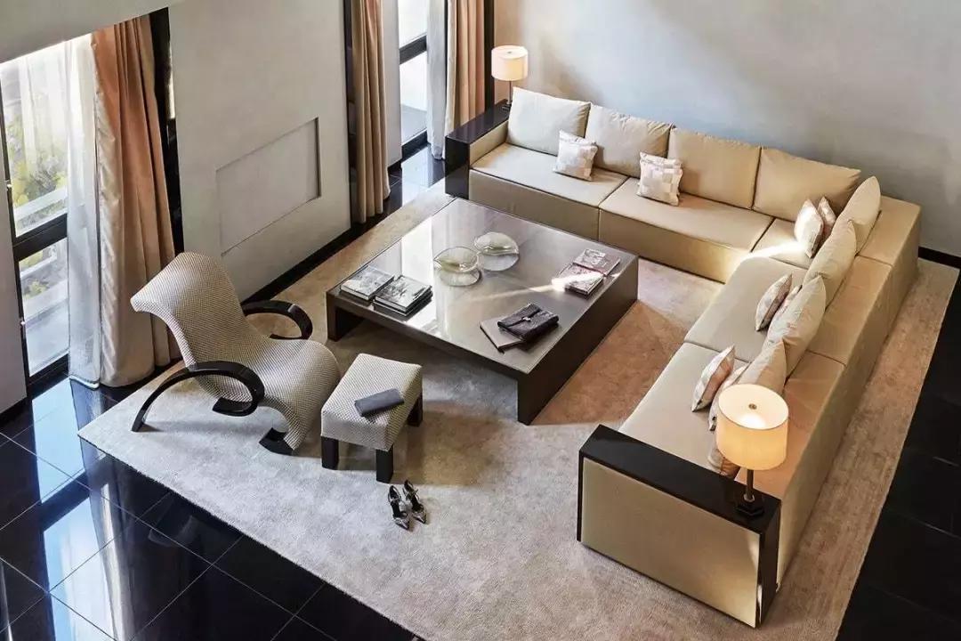 乔治阿玛尼设计师设计风格,被娱乐圈耽误的设计师