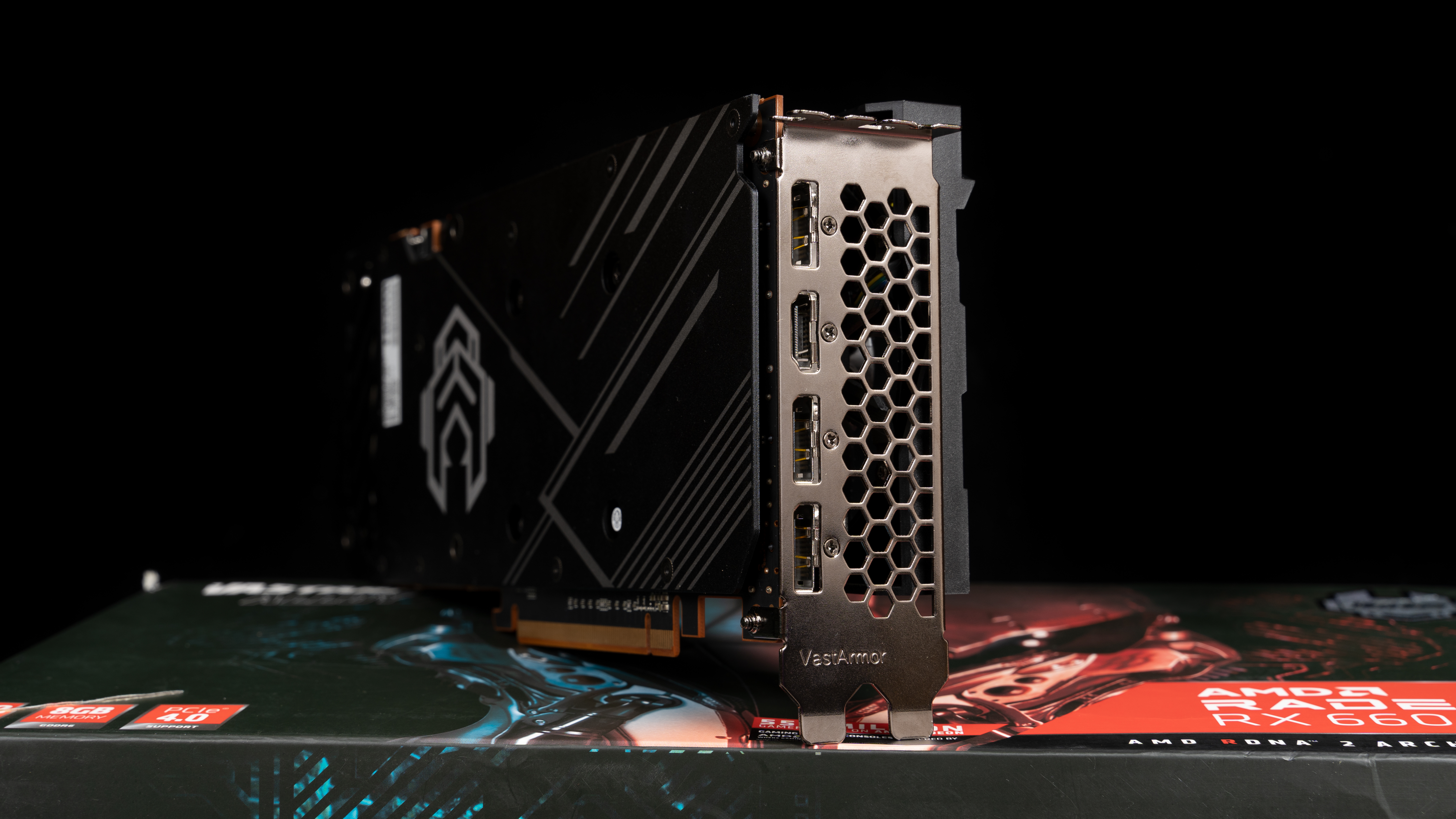 全新AIB厂商？瀚铠RX6600XT合金显卡+宙斯盾Z5开箱快测