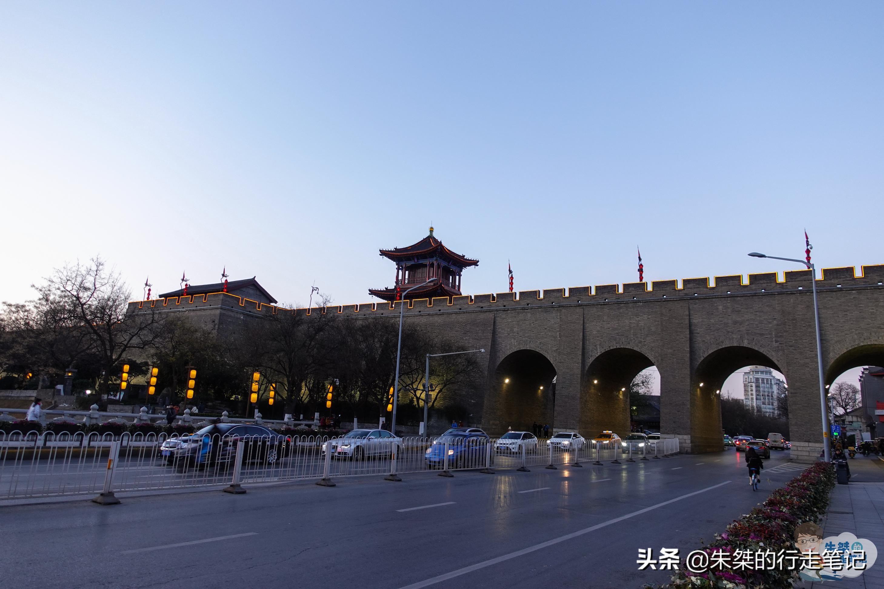 西安有一个名人故居，主人是复旦大学创始人，被誉为“当代草圣”