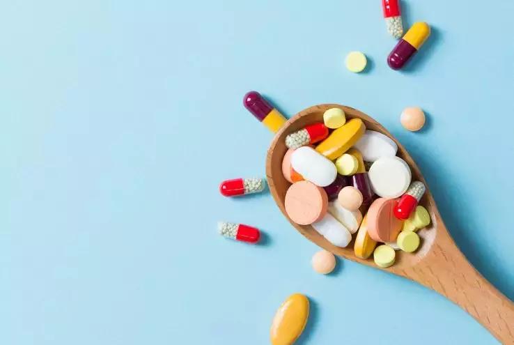 喝冻啤酒造成胃溃疡怎么办,90后熬夜喝酒的案例