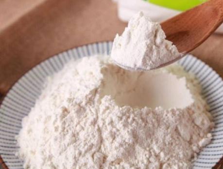 一碗面粉一碗水教你做凉皮,一碗面粉半碗淀粉两碗水做凉皮