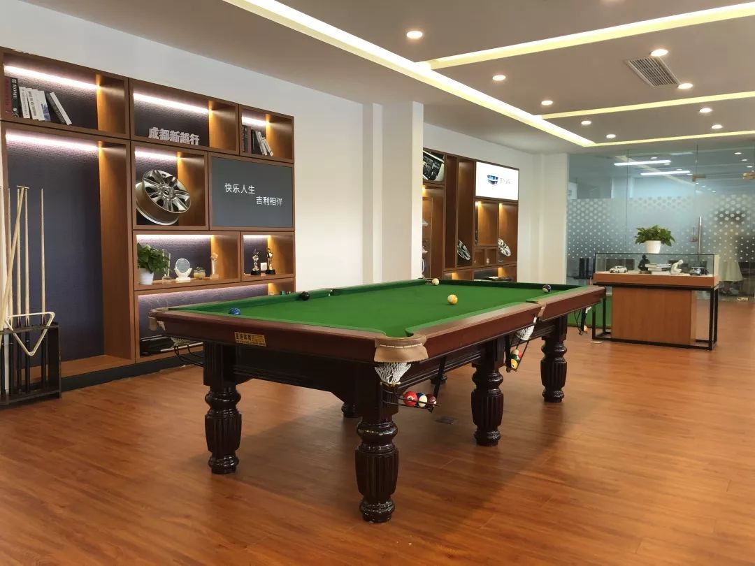 买车也能玩出“新花样”，成都人的娱乐方式在这家4S店都能get