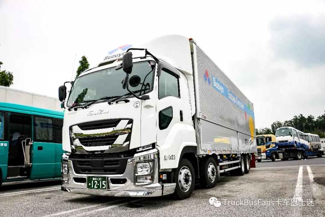 日本高速公路服务区随拍!卡车居然都这么帅