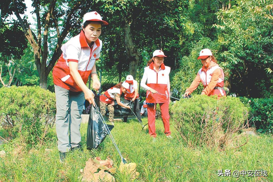 国庆特别报道,国庆特别报告红马甲擦亮文明底色