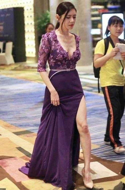 秋瓷炫短裙穿搭,秋瓷炫穿裙子好看吗