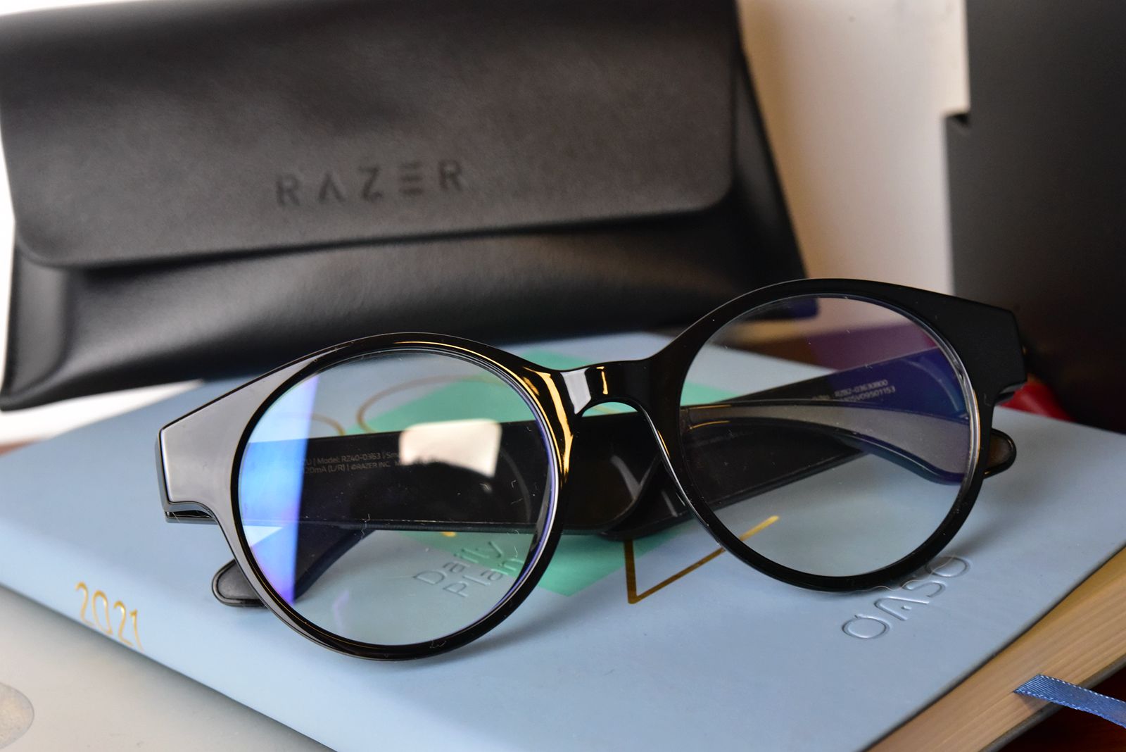 戴着眼镜就能听歌、接电话,你无法想象这是外设大厂雷蛇的操作