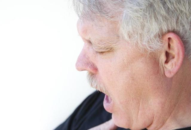 睡觉被咳嗽憋醒有窒息感,睡觉被憋醒呼吸急促