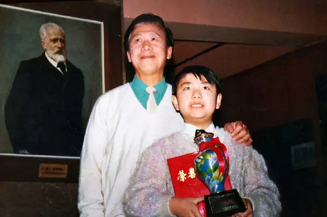 郎朗：无良老师曾逼得我和父亲差点自杀，西瓜小贩拯救了我