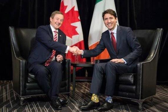 那些被男人们所不屑一顾的“袜子美学”