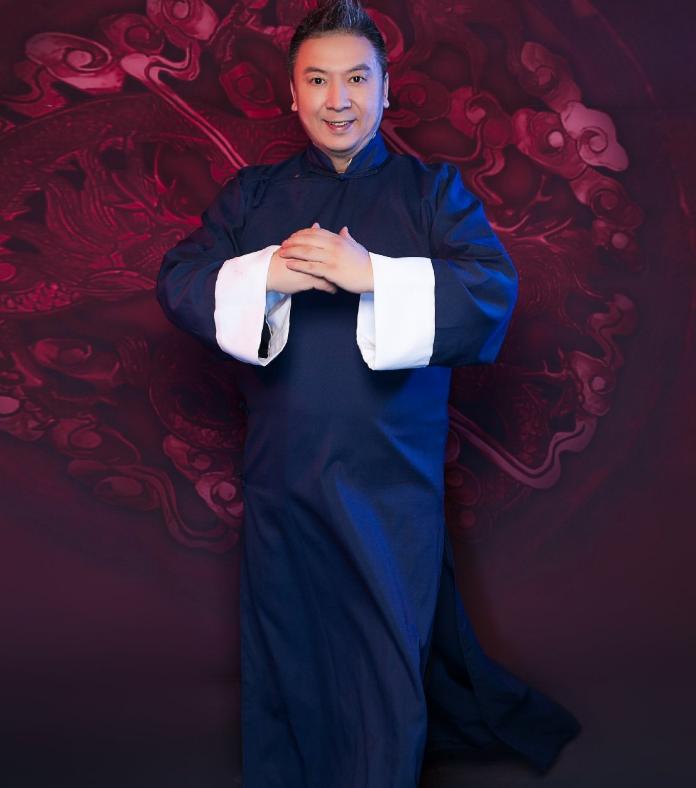 搏击主持人郑环宇又喊话韩红：江湖险恶，慈善水深，其实我暗恋你