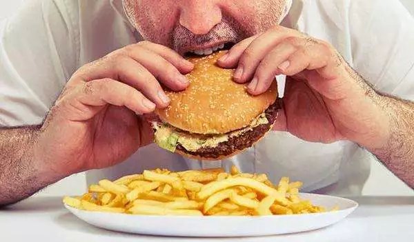 吃饱后该做什么才可以尽快消食,吃饱了最好的解决方法