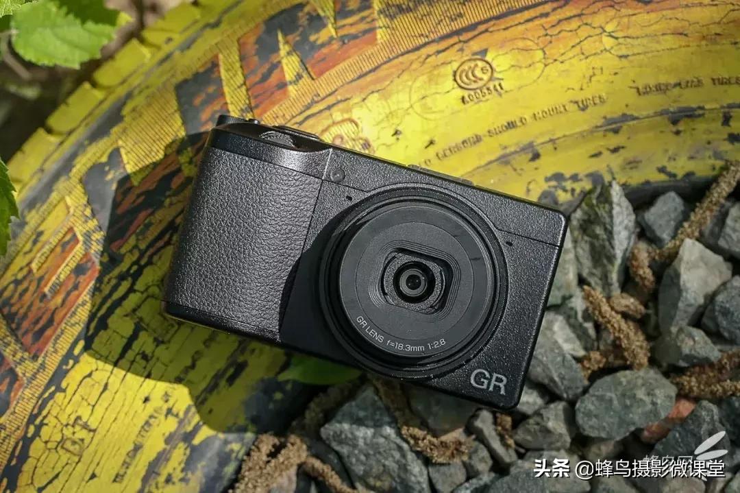 这个便携相机轻松秒掉P30，我说的还是价格