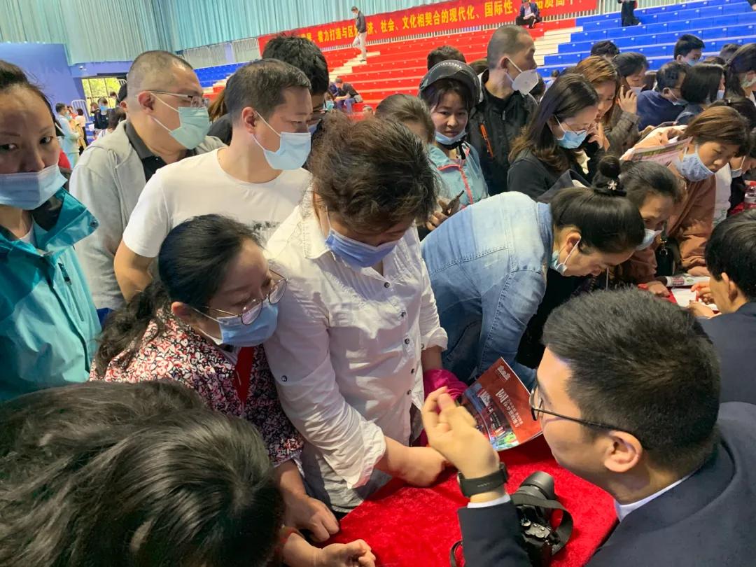 两大名校校长,南京十二中校长殷树凤