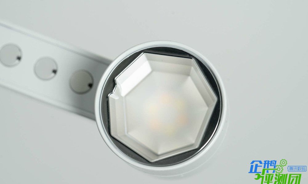 戴森落地灯黑金和白色的区别,戴森落地灯值得购买吗