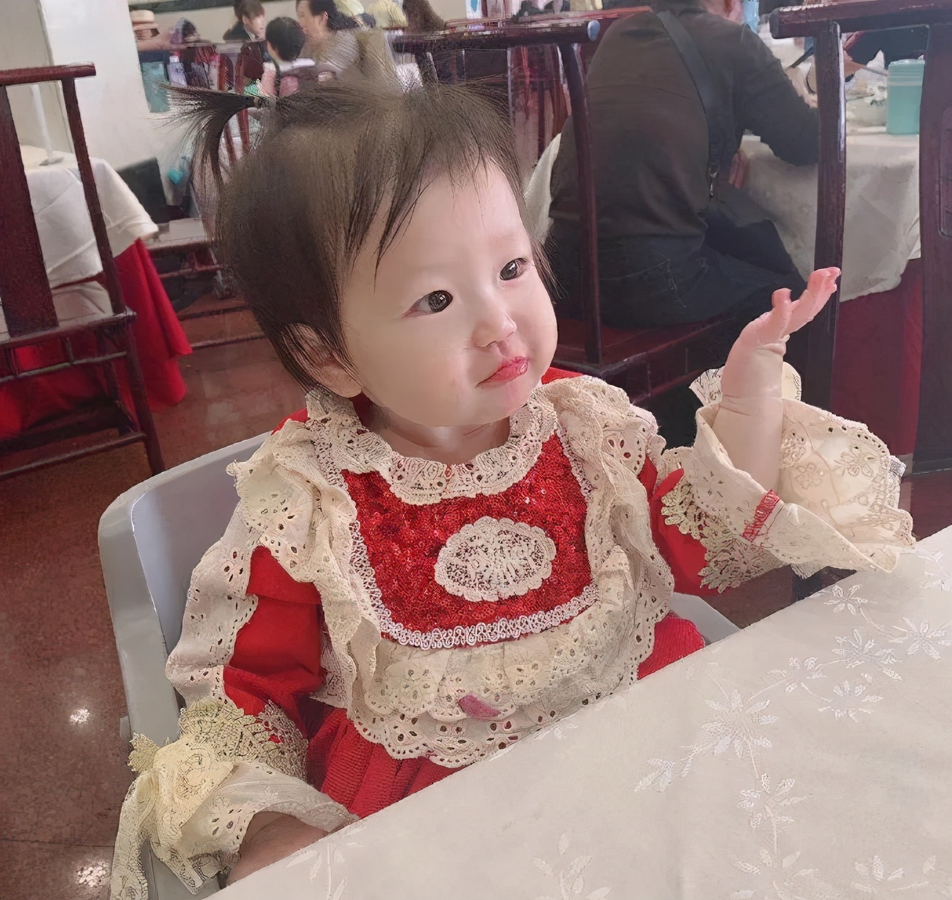 1岁就拥有百万衣橱！？这是人过的日子吗