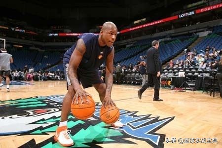 为什么有的人运球容易被断,教你如何改掉运球容易丢球和断球