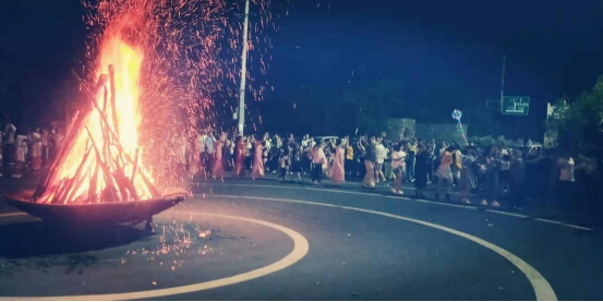 鍏嬩緷榛戠伀鎶婅妭绡濈伀鏅氫細,鍏嬩緷榛戠伀鎶婅妭鐜板満鐩存挱