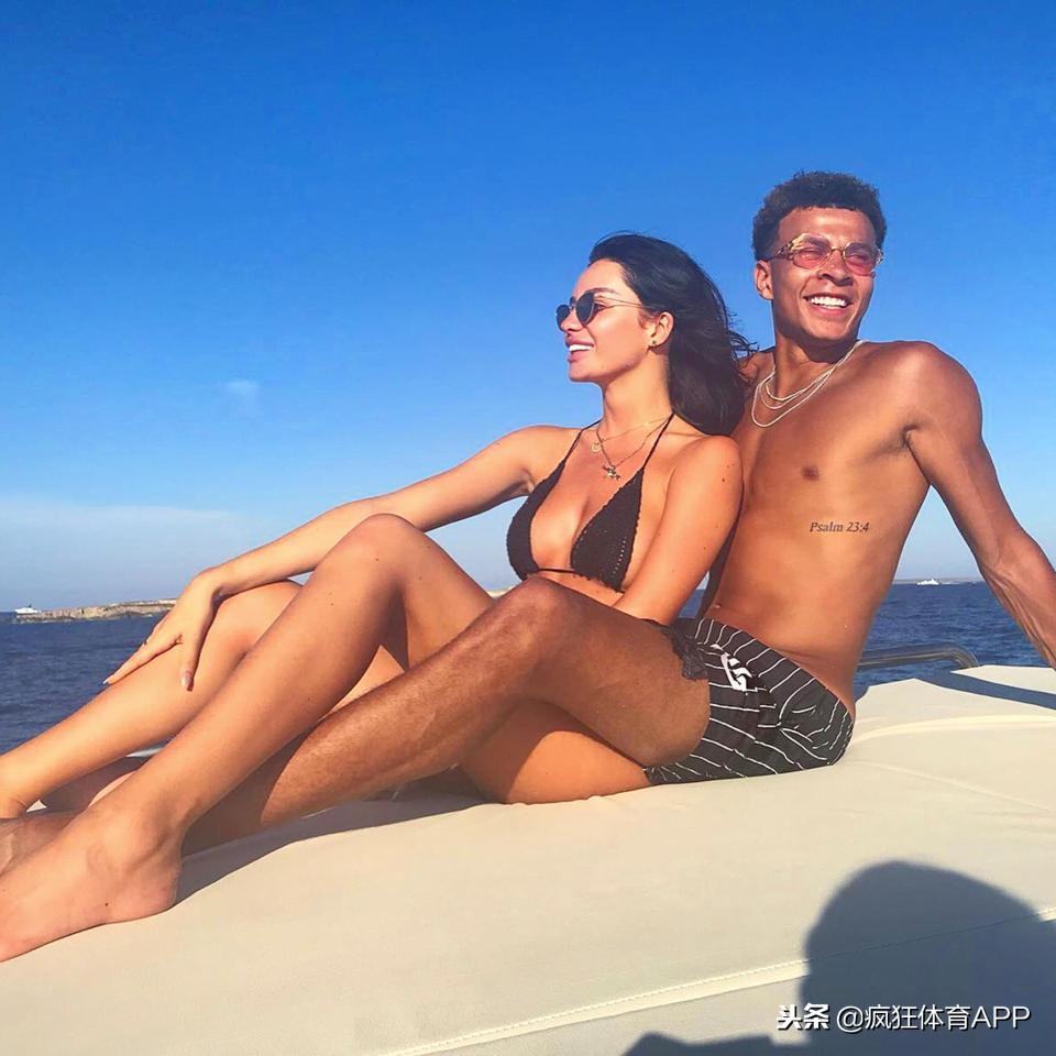 疯狂女神年终大盘点：花色足坛球色怡人各路英豪皆醉倒