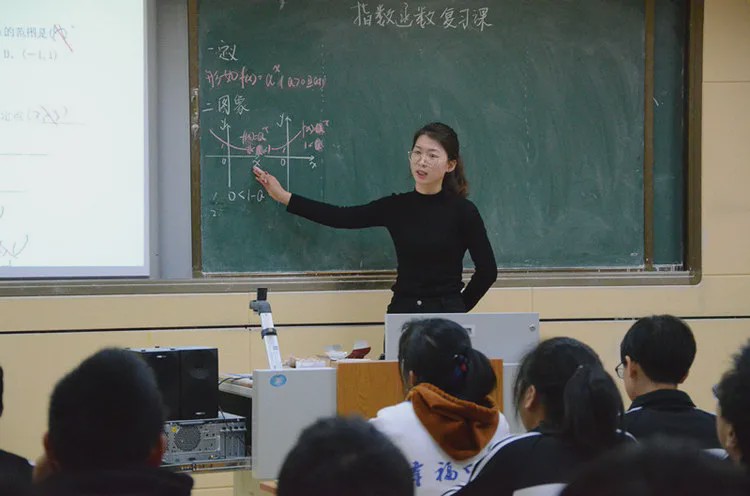 毛不易护士站姿,毛不易护士标准站姿