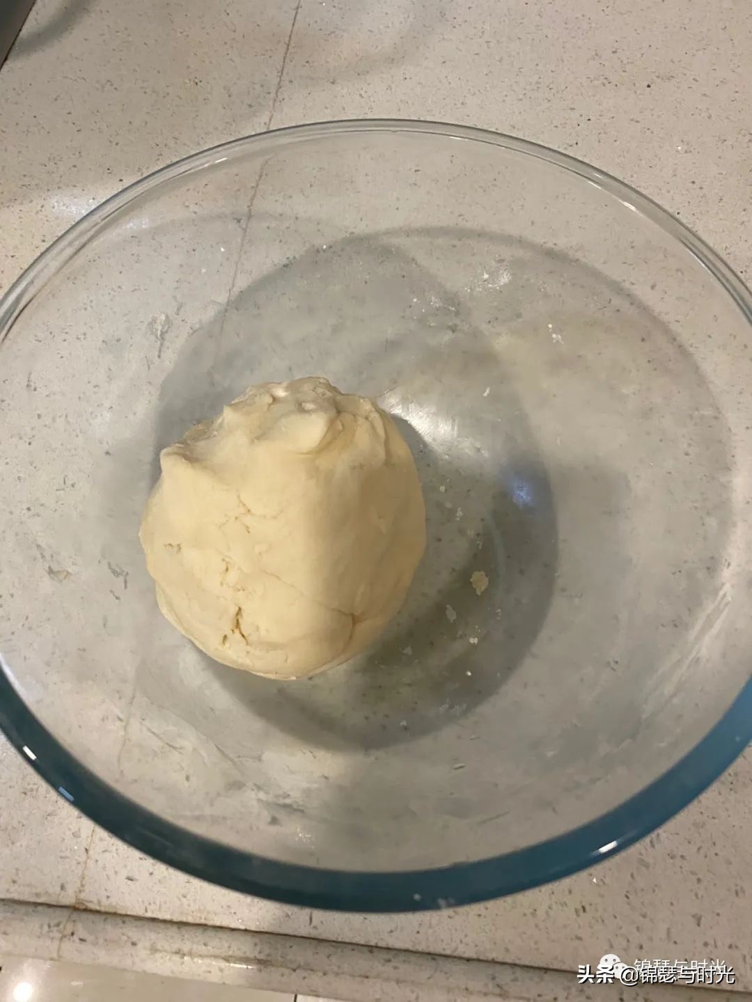 解暑点心酥皮绿豆饼,酥皮绿豆饼外酥里嫩