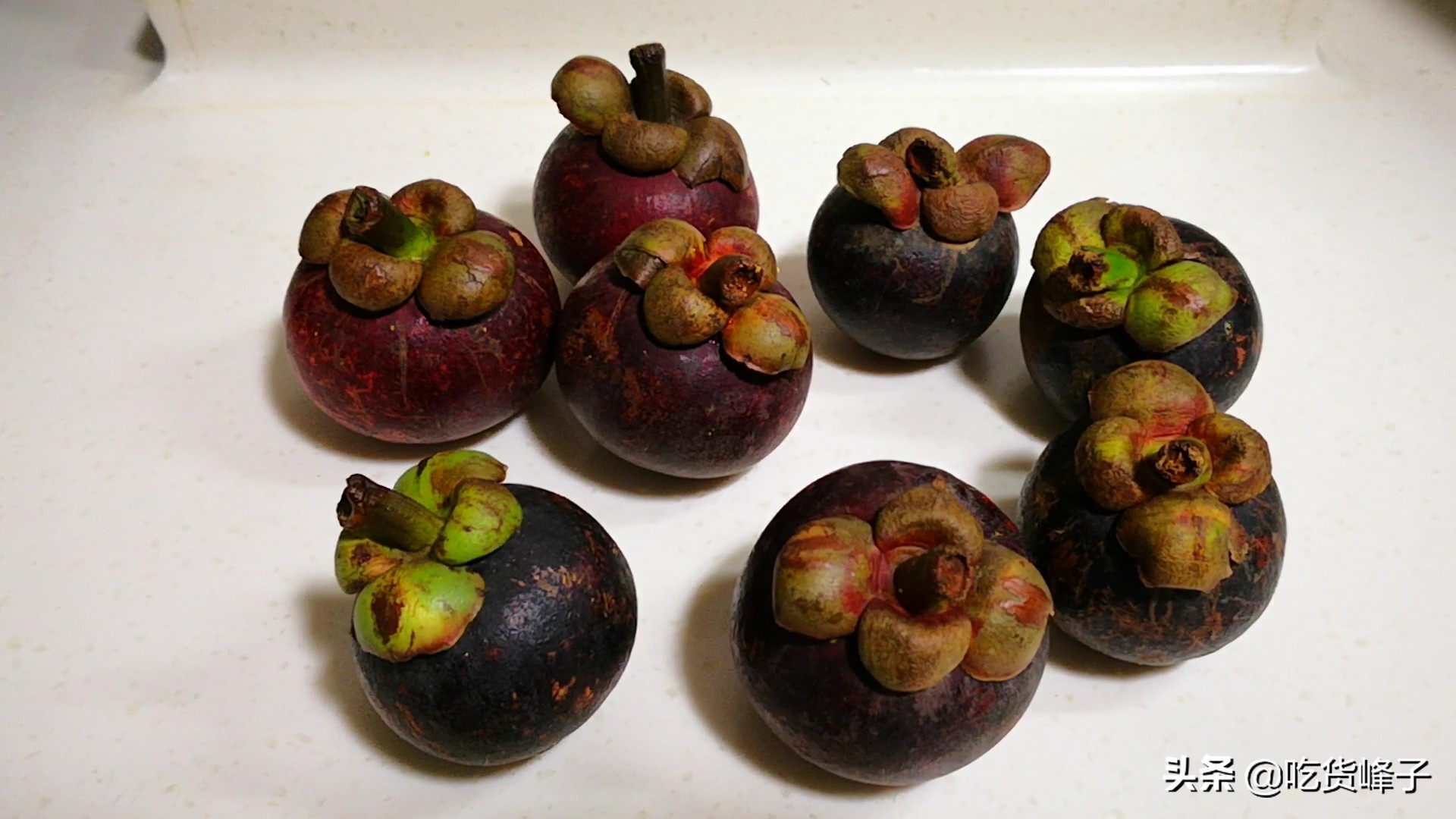 我叫山竹，迫不得已卖那么贵，其实我浑身都是宝，家家户户都需要