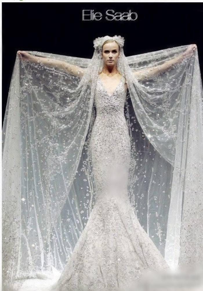 他也太宠儿媳了,为她设计镶有15万颗水钻的婚纱,真懂女人