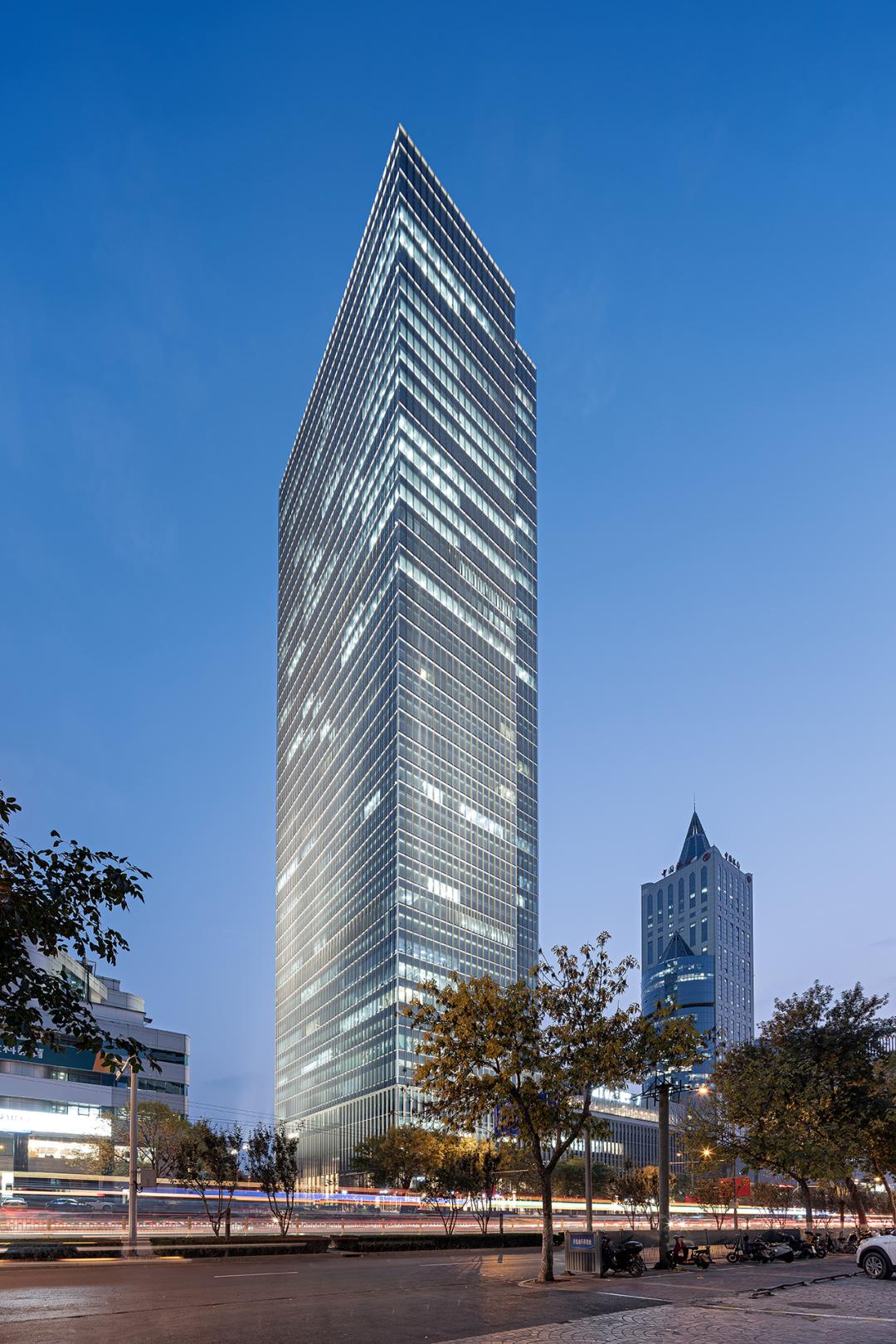 济南泺源大街8号绿城金融中心,济南标志建筑绿地中心