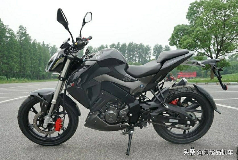 小迅龙150s和春风150哪个更值得买,小迅龙150s春风150nk