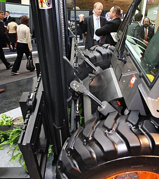 电动叉车和内燃叉车使用区别图片,内燃叉车和电动叉车的不同点