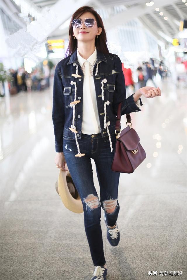 林志玲金色吊带裙出席,林志玲抹胸长裙压轴亮相