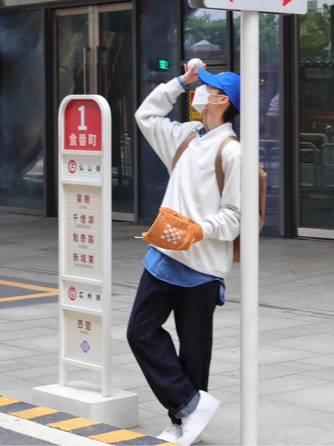 男生清冷感和疏离感穿搭,男生春天低饱和度穿搭