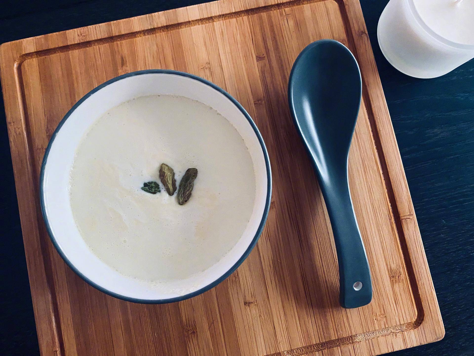 何炅蛋糕,鹿晗油条,宋茜面条,明星们宅家美食大赏?