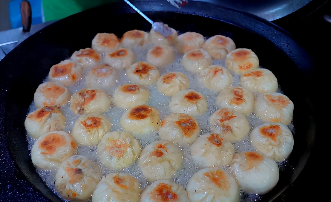 厦门大姐卖小吃,油和水混合一起炸,其中一种只有福建有