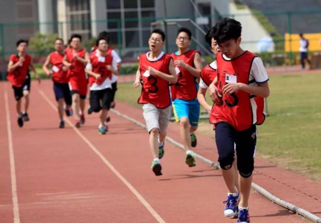 正确的跑步姿势中考,体育中考跑步技巧