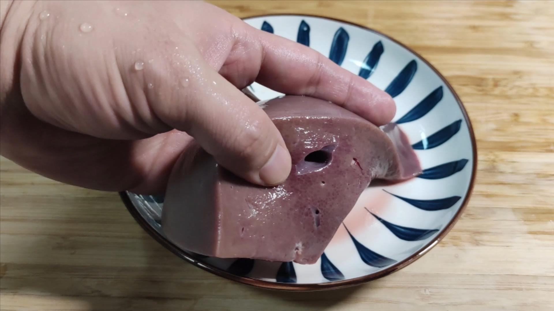 猪肝怎样去除毒素,猪肝怎么样去除腥味又滑嫩