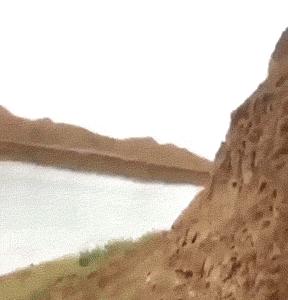 太有意思了，女朋友不屑一顾的表情很到位