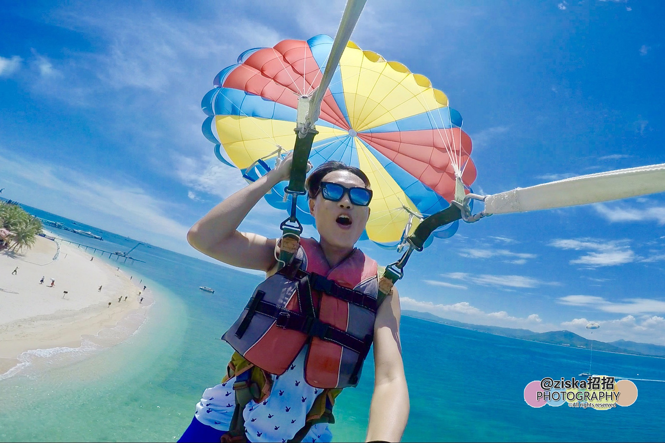 杨紫给李现分享旅游景点,现实生活中李现和杨紫到三亚旅游