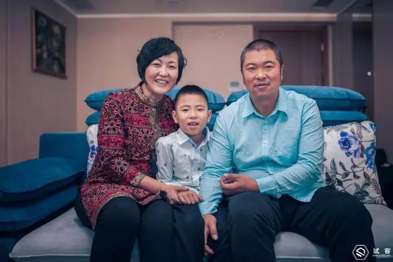 横向新春全家福照片模板直接套用,2022年新春全家福拍摄方案