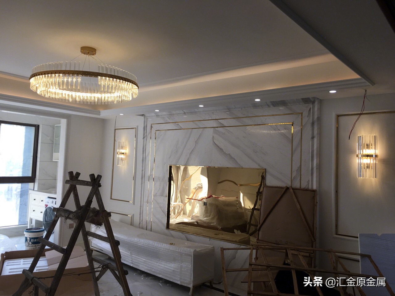 金属背景墙装修效果图,金属线条电视背景墙效果图