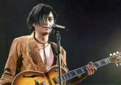 王杰嗓子坏了后的经历照片,王杰嗓子坏了后的经历