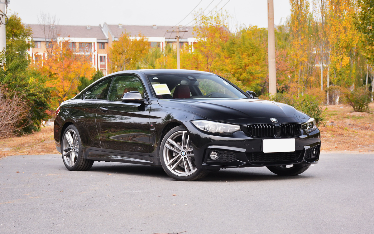 纯粹的“3系”，5.8s破百，配无框车门，原装进口还可选敞篷