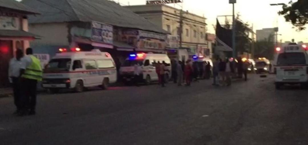 他们“拼力”拍到的中国*警武**照片，标价499美元一张【新闻早七点】