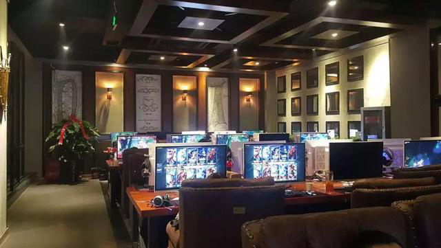 在岛国的网吧过夜是一种怎样的体验？