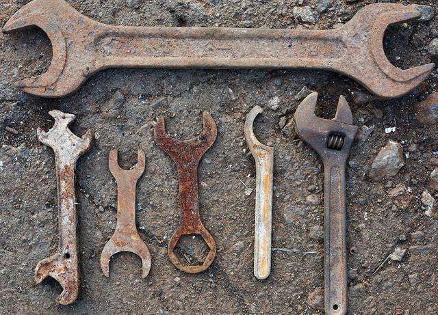 食品干燥剂性价比超高,攒一堆放家里,避免墙角潮湿