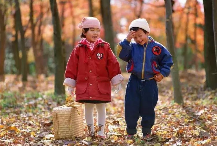 父母引导孩子学习中国传统文化,传承传统文化建立良好的人际关系