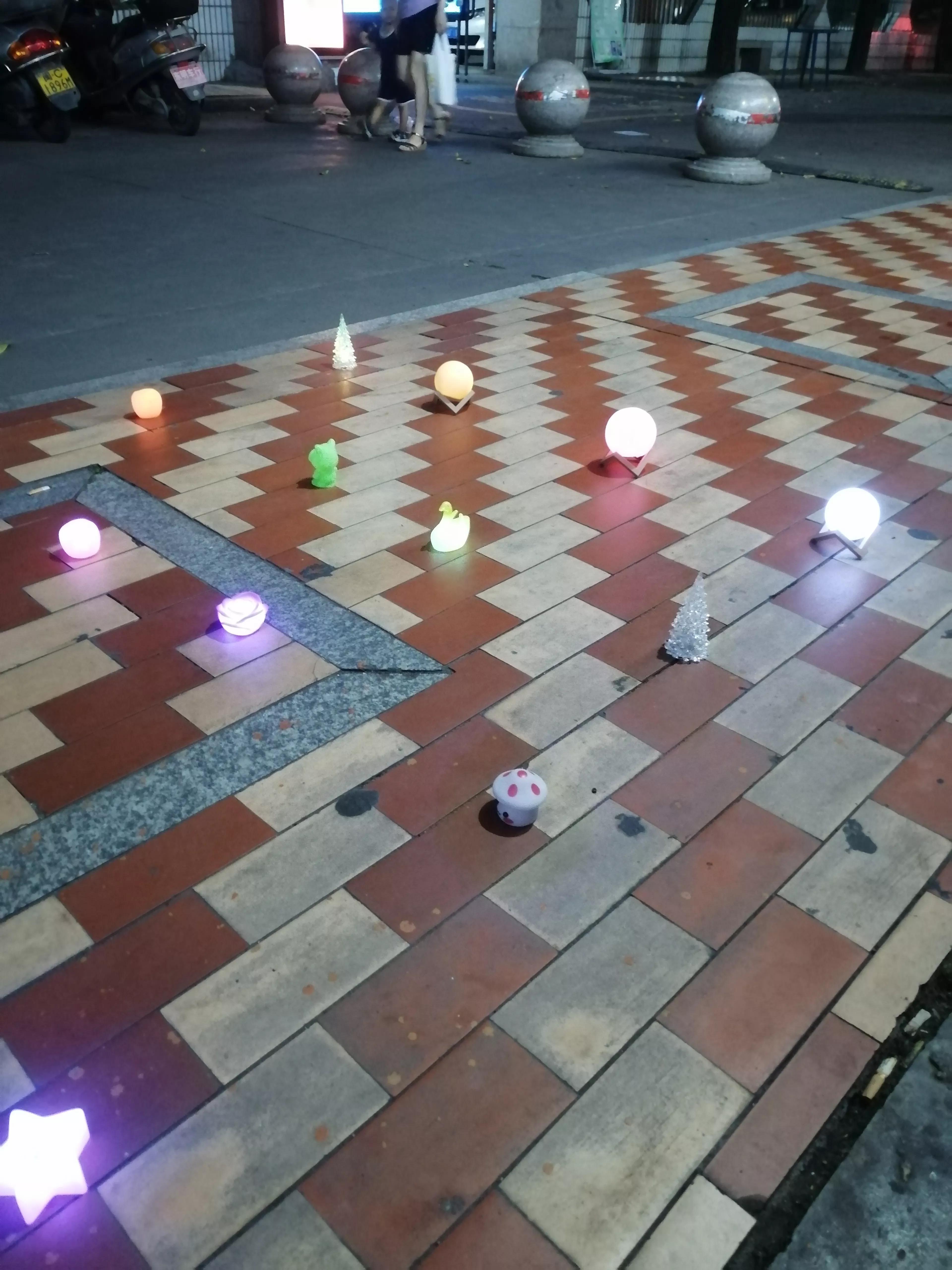 摆摊真的赚钱吗？摆过泡沫肠粉，摆过套圈圈