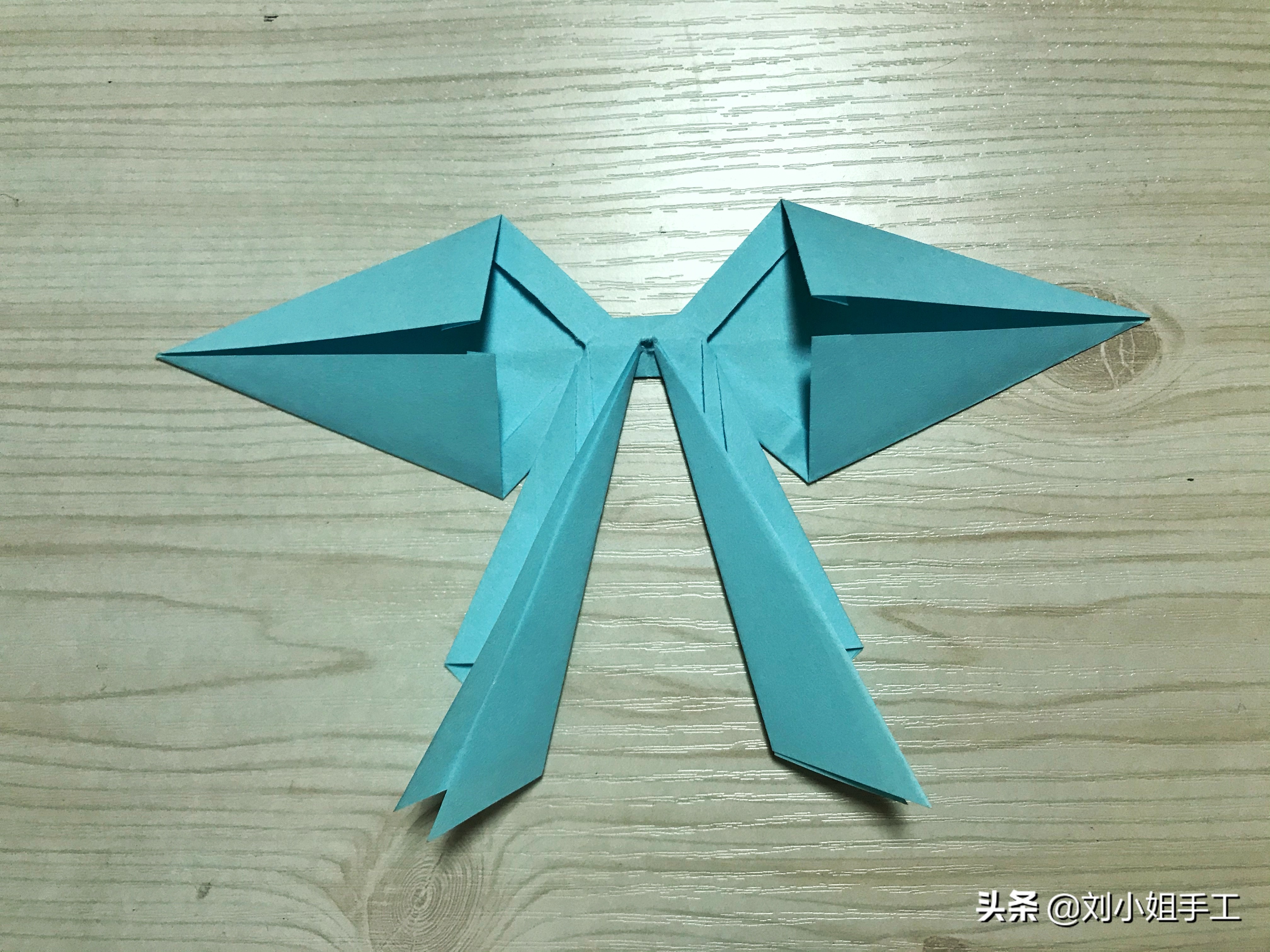 礼物盒包装上的蝴蝶结系法,礼物包装教程丝带蝴蝶结